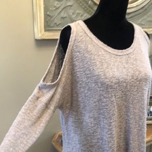 Boutique cold shoulder top, size M/L.